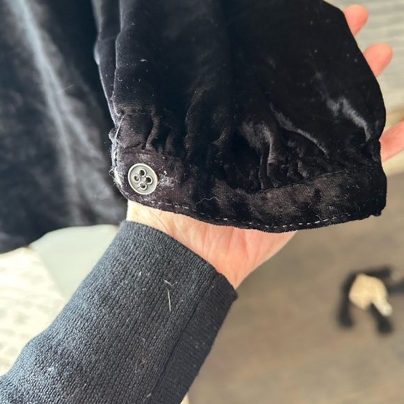 We The Free Black Velvet Button-Up Shirt. Large - Picture 3 of 4